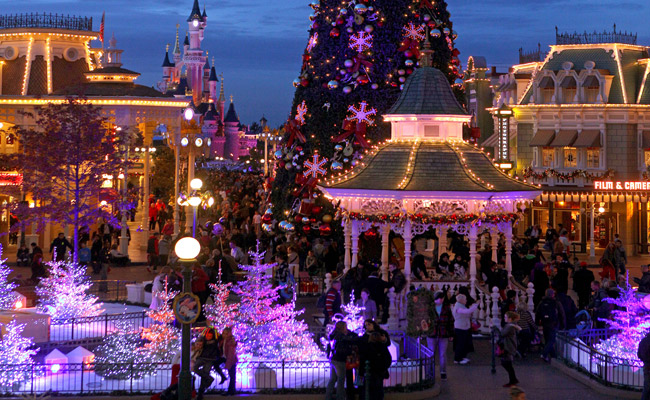 Disney Enchanted Christmas  Disneyland Paris  Magic Breaks